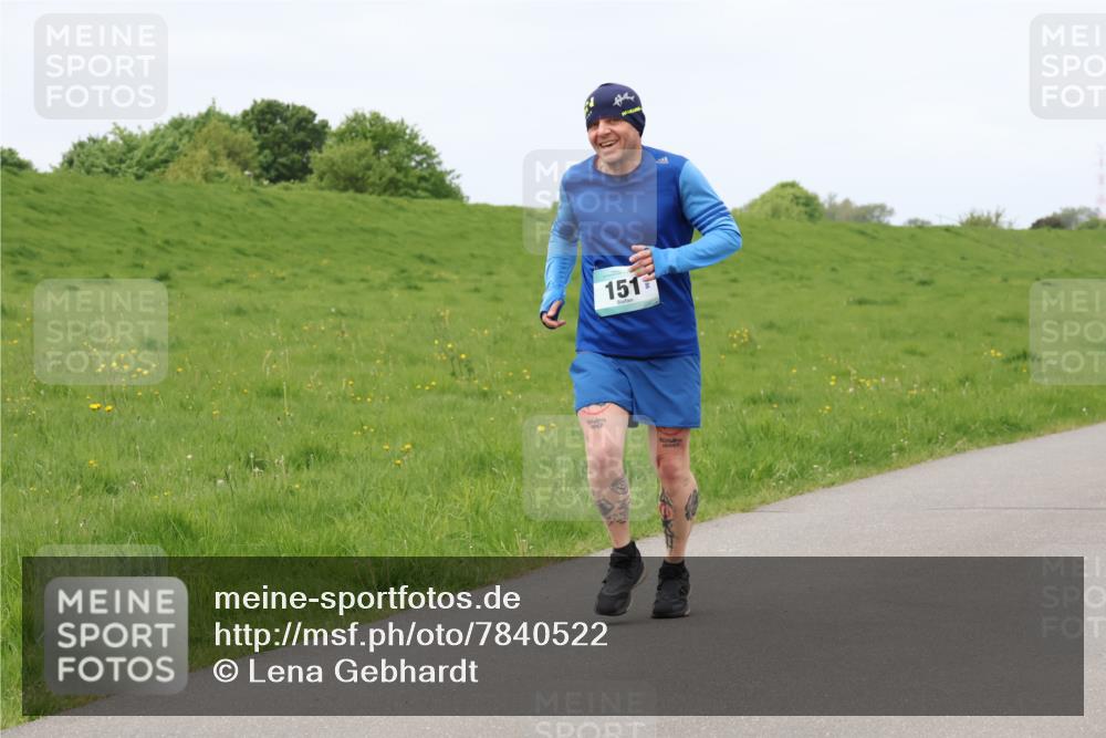 04.05.2025 - 8. Wedeler Halbmarathon Lena Gebhardt http://msf.ph/oto/7840522 04.05.2025 11:48:53 Laufen 151 meine-sportfotos.de