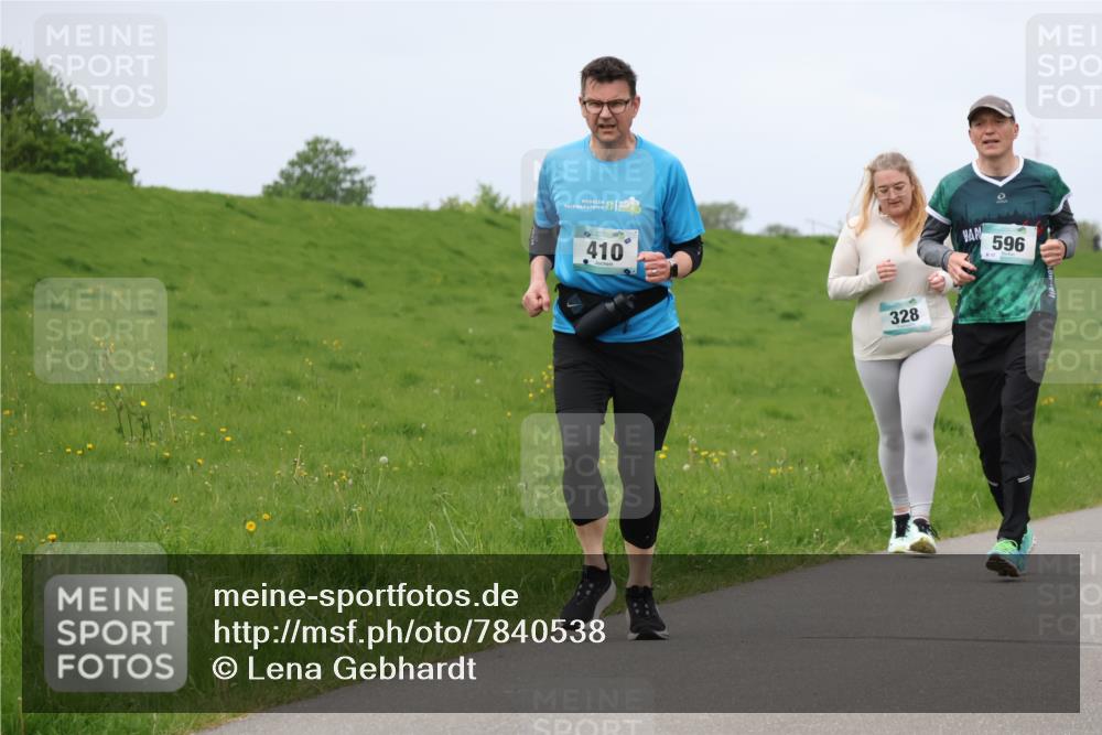 04.05.2025 - 8. Wedeler Halbmarathon Lena Gebhardt http://msf.ph/oto/7840538 04.05.2025 11:49:07 Laufen 410, 328, 596 meine-sportfotos.de