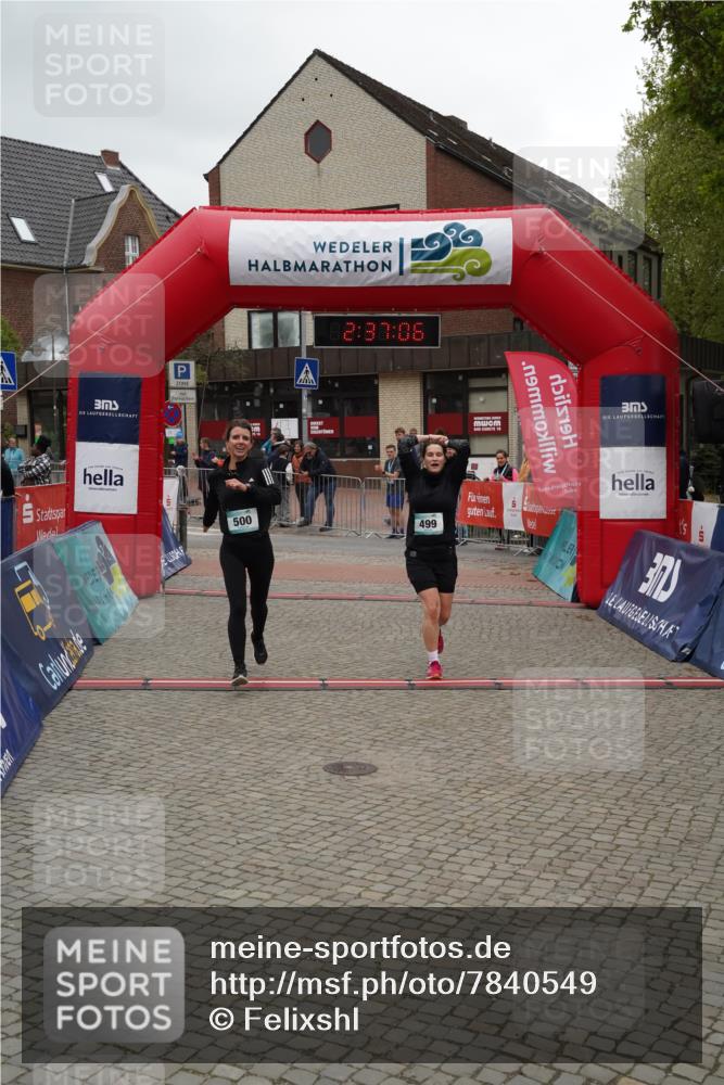 04.05.2025 - 8. Wedeler Halbmarathon Felixshl http://msf.ph/oto/7840549 04.05.2025 12:37:04 Ziel 75, 76, 499, 500 meine-sportfotos.de