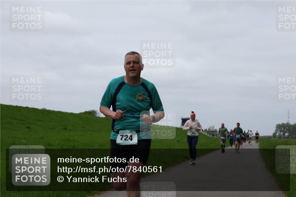 04.05.2025 - 8. Wedeler Halbmarathon Yannick Fuchs http://msf.ph/oto/7840561 04.05.2025 11:27:11 Laufen 724, 864 meine-sportfotos.de