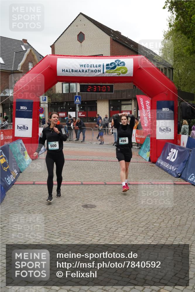 04.05.2025 - 8. Wedeler Halbmarathon Felixshl http://msf.ph/oto/7840592 04.05.2025 12:37:05 Ziel 499, 500 meine-sportfotos.de