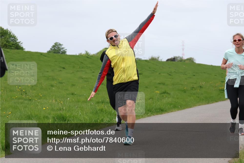 04.05.2025 - 8. Wedeler Halbmarathon Lena Gebhardt http://msf.ph/oto/7840600 04.05.2025 11:49:19 Laufen  meine-sportfotos.de