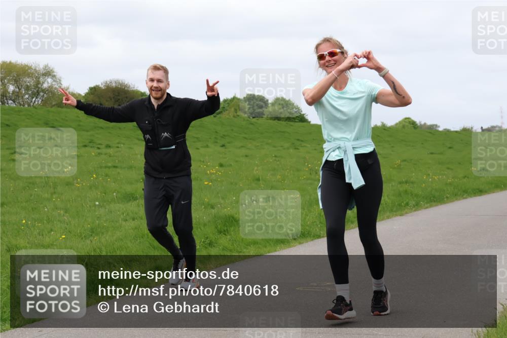 04.05.2025 - 8. Wedeler Halbmarathon Lena Gebhardt http://msf.ph/oto/7840618 04.05.2025 11:49:22 Laufen  meine-sportfotos.de