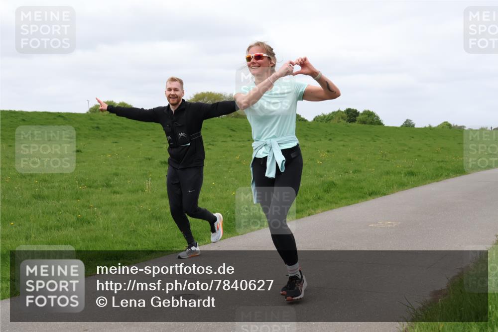 04.05.2025 - 8. Wedeler Halbmarathon Lena Gebhardt http://msf.ph/oto/7840627 04.05.2025 11:49:23 Laufen  meine-sportfotos.de