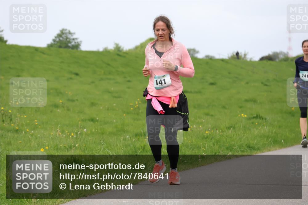 04.05.2025 - 8. Wedeler Halbmarathon Lena Gebhardt http://msf.ph/oto/7840641 04.05.2025 11:49:27 Laufen 141, 241 meine-sportfotos.de