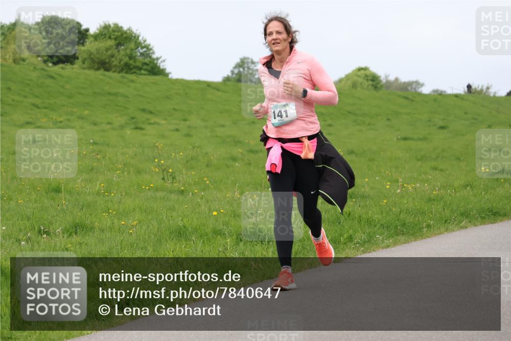 04.05.2025 - 8. Wedeler Halbmarathon Lena Gebhardt http://msf.ph/oto/7840647 04.05.2025 11:49:28 Laufen 141 meine-sportfotos.de
