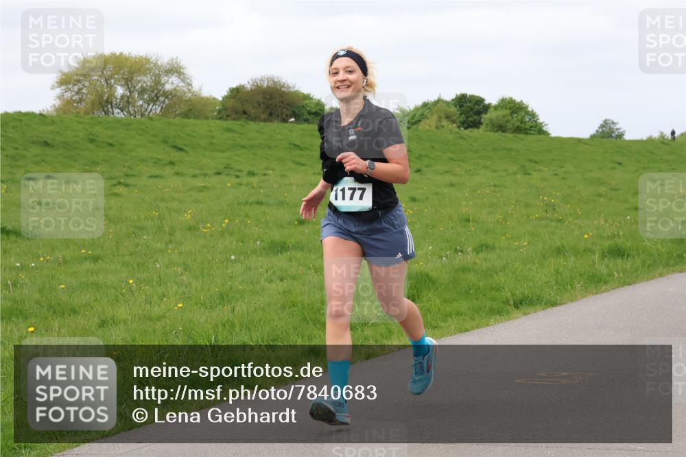 04.05.2025 - 8. Wedeler Halbmarathon Lena Gebhardt http://msf.ph/oto/7840683 04.05.2025 11:49:41 Laufen 1177 meine-sportfotos.de