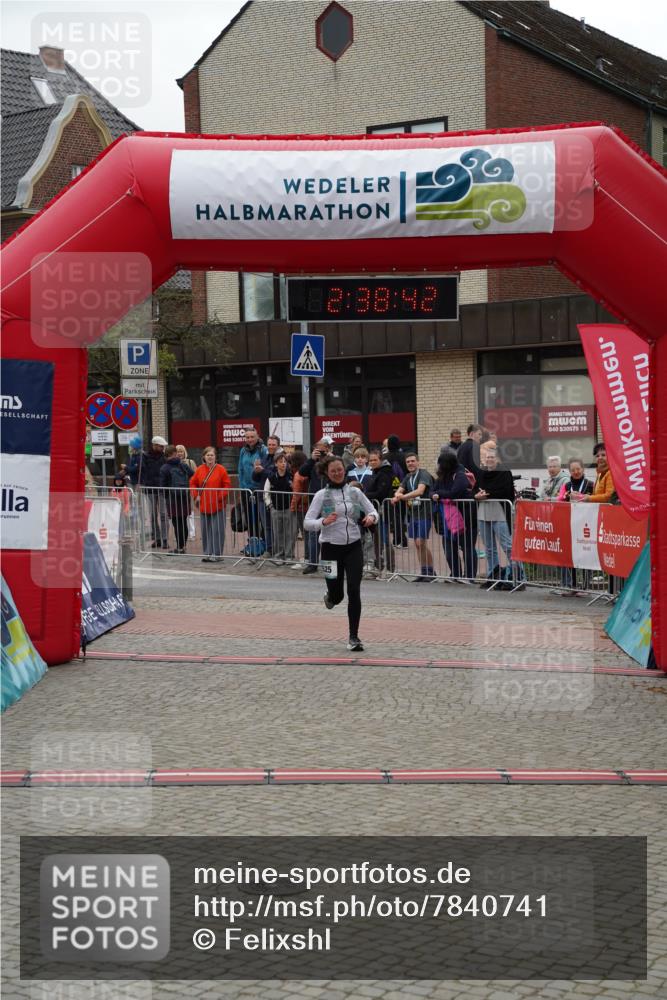 04.05.2025 - 8. Wedeler Halbmarathon Felixshl http://msf.ph/oto/7840741 04.05.2025 12:38:40 Ziel 525 meine-sportfotos.de