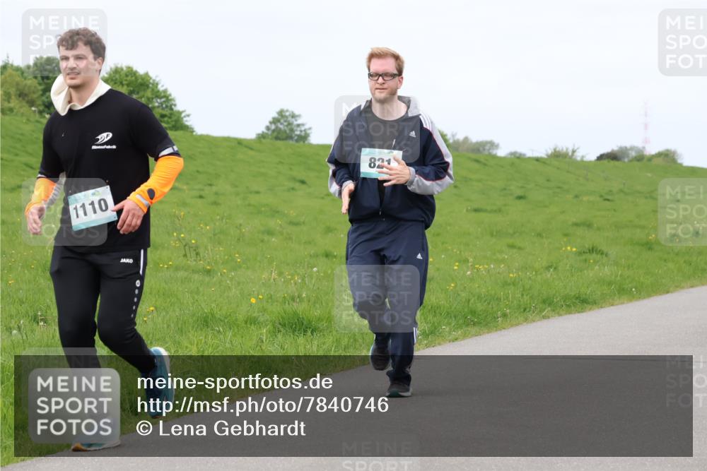 04.05.2025 - 8. Wedeler Halbmarathon Lena Gebhardt http://msf.ph/oto/7840746 04.05.2025 11:50:04 Laufen 821, 1110 meine-sportfotos.de