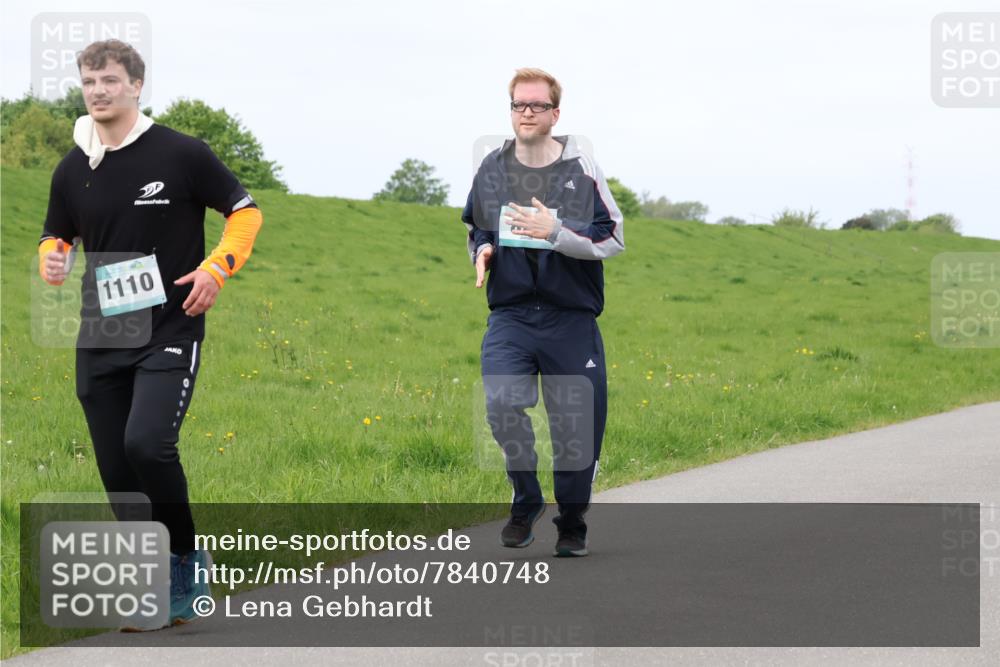 04.05.2025 - 8. Wedeler Halbmarathon Lena Gebhardt http://msf.ph/oto/7840748 04.05.2025 11:50:04 Laufen 1110 meine-sportfotos.de