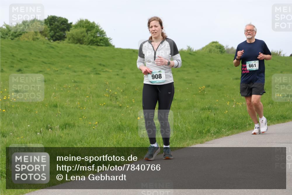 04.05.2025 - 8. Wedeler Halbmarathon Lena Gebhardt http://msf.ph/oto/7840766 04.05.2025 11:50:14 Laufen 908, 661 meine-sportfotos.de