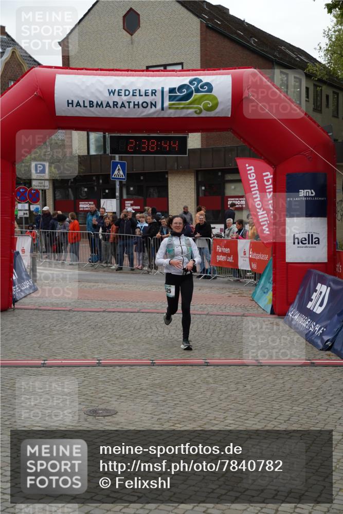 04.05.2025 - 8. Wedeler Halbmarathon Felixshl http://msf.ph/oto/7840782 04.05.2025 12:38:41 Ziel 525 meine-sportfotos.de