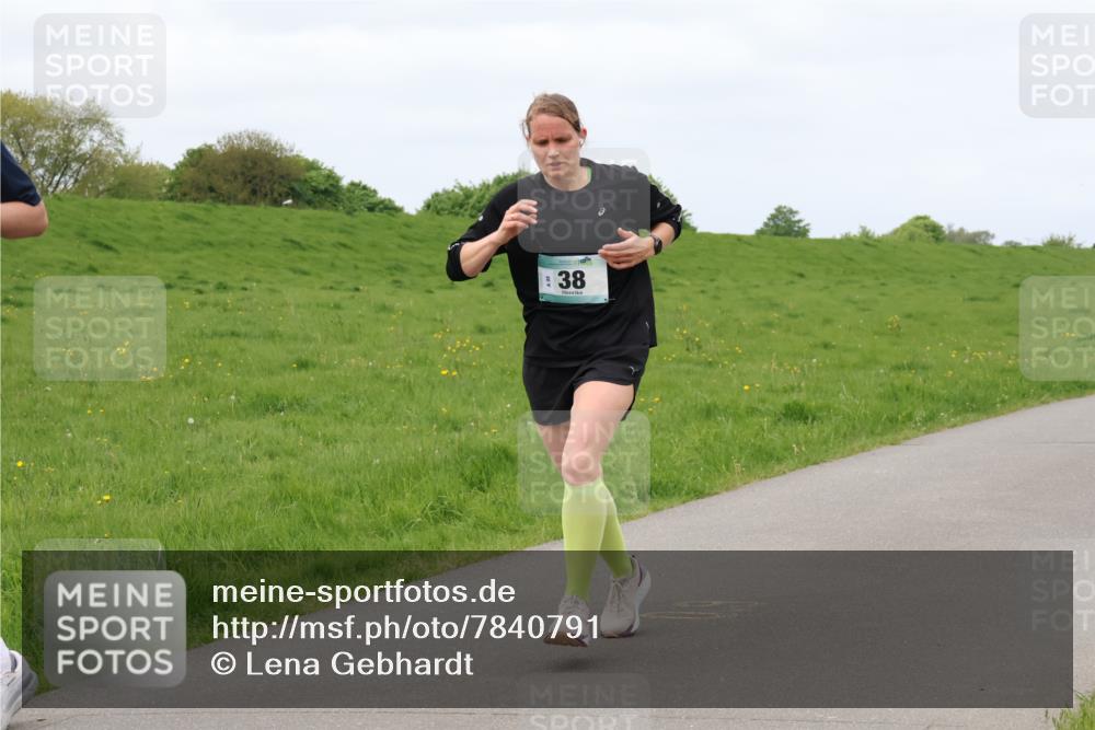 04.05.2025 - 8. Wedeler Halbmarathon Lena Gebhardt http://msf.ph/oto/7840791 04.05.2025 11:50:18 Laufen 38 meine-sportfotos.de