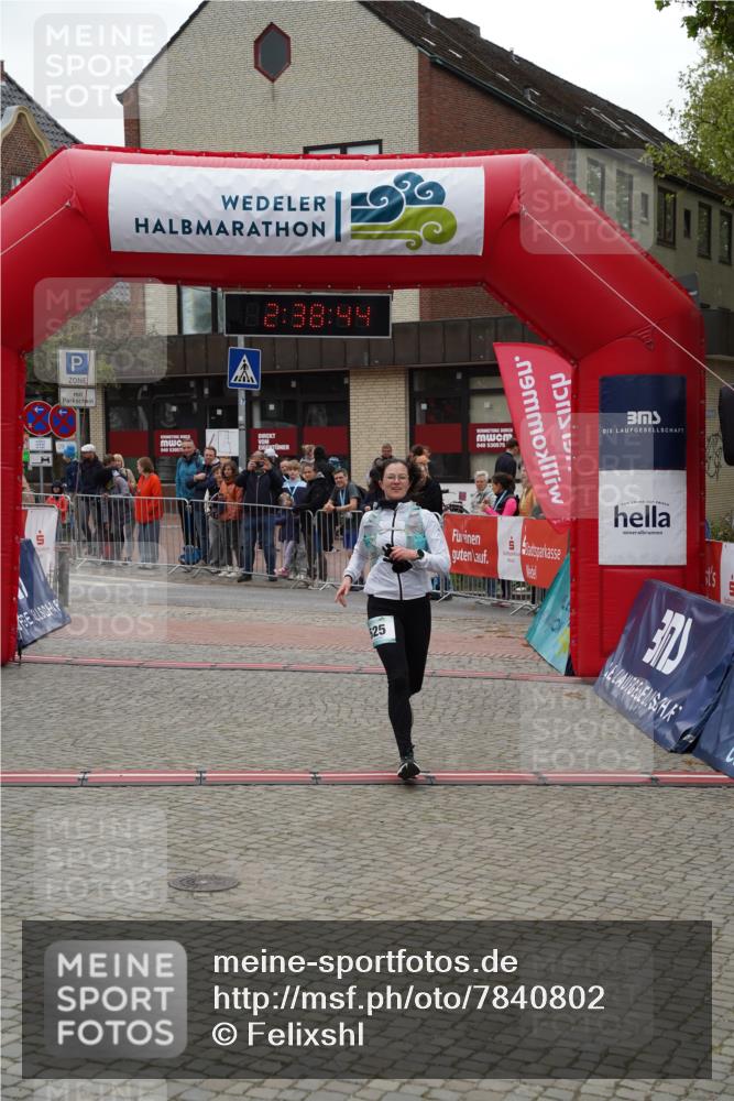 04.05.2025 - 8. Wedeler Halbmarathon Felixshl http://msf.ph/oto/7840802 04.05.2025 12:38:42 Ziel 525 meine-sportfotos.de