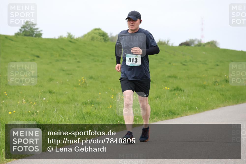 04.05.2025 - 8. Wedeler Halbmarathon Lena Gebhardt http://msf.ph/oto/7840805 04.05.2025 11:50:27 Laufen 813, 823 meine-sportfotos.de