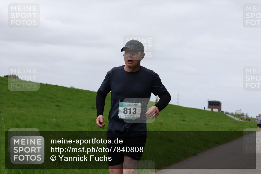 04.05.2025 - 8. Wedeler Halbmarathon Yannick Fuchs http://msf.ph/oto/7840808 04.05.2025 11:48:17 Laufen 23, 813 meine-sportfotos.de
