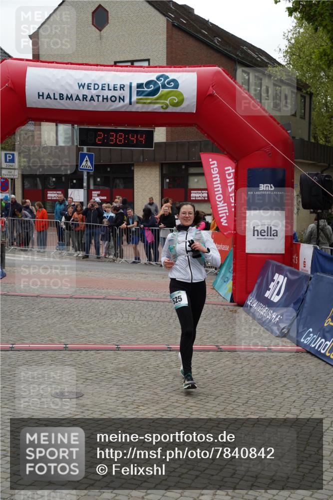 04.05.2025 - 8. Wedeler Halbmarathon Felixshl http://msf.ph/oto/7840842 04.05.2025 12:38:42 Ziel 525 meine-sportfotos.de