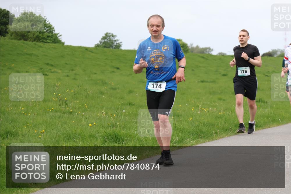 04.05.2025 - 8. Wedeler Halbmarathon Lena Gebhardt http://msf.ph/oto/7840874 04.05.2025 11:51:09 Laufen 174, 176 meine-sportfotos.de