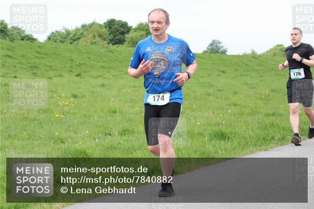 04.05.2025 - 8. Wedeler Halbmarathon Lena Gebhardt http://msf.ph/oto/7840882 04.05.2025 11:51:10 Laufen 174, 176 meine-sportfotos.de