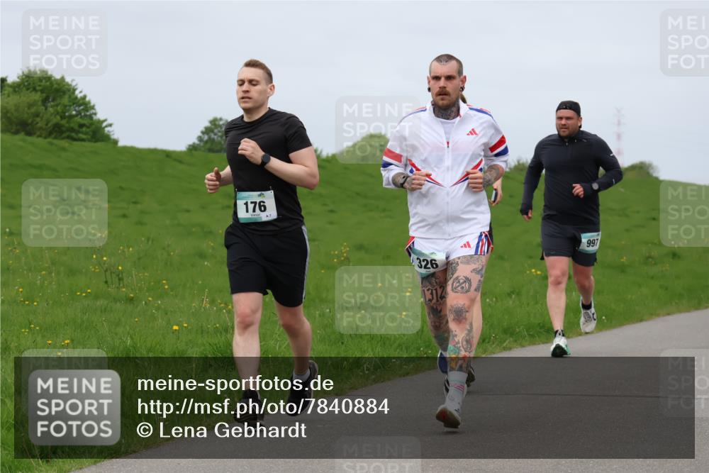 04.05.2025 - 8. Wedeler Halbmarathon Lena Gebhardt http://msf.ph/oto/7840884 04.05.2025 11:51:12 Laufen 176, 7, 326, 1312, 997 meine-sportfotos.de