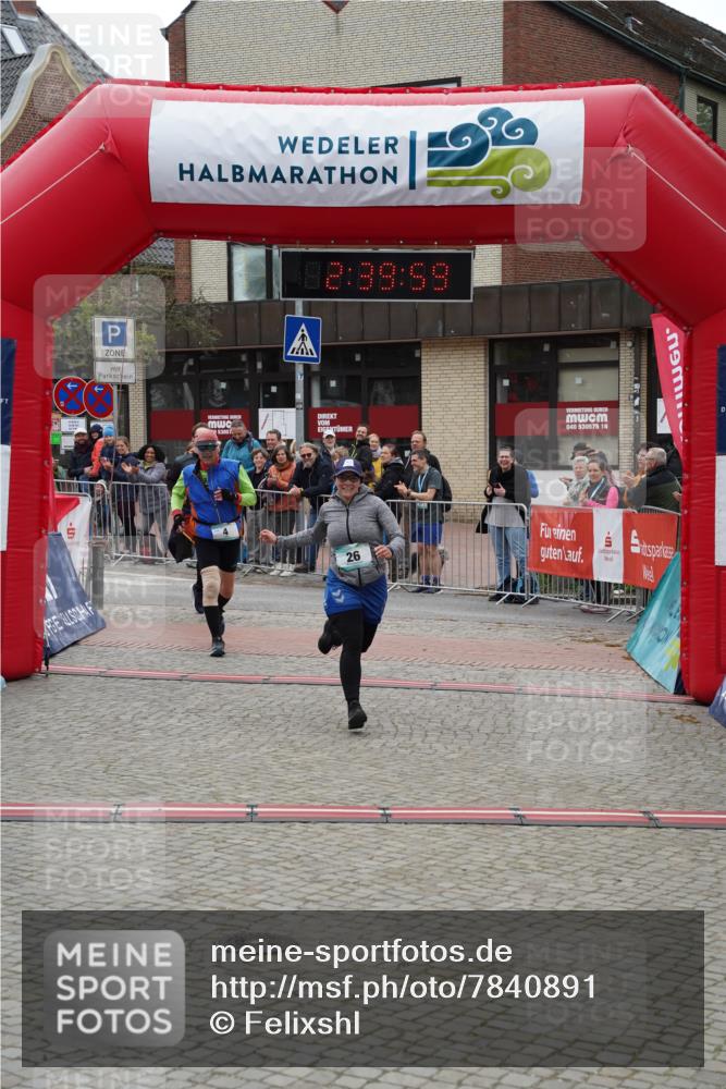 04.05.2025 - 8. Wedeler Halbmarathon Felixshl http://msf.ph/oto/7840891 04.05.2025 12:39:57 Ziel 4, 26, 29 meine-sportfotos.de