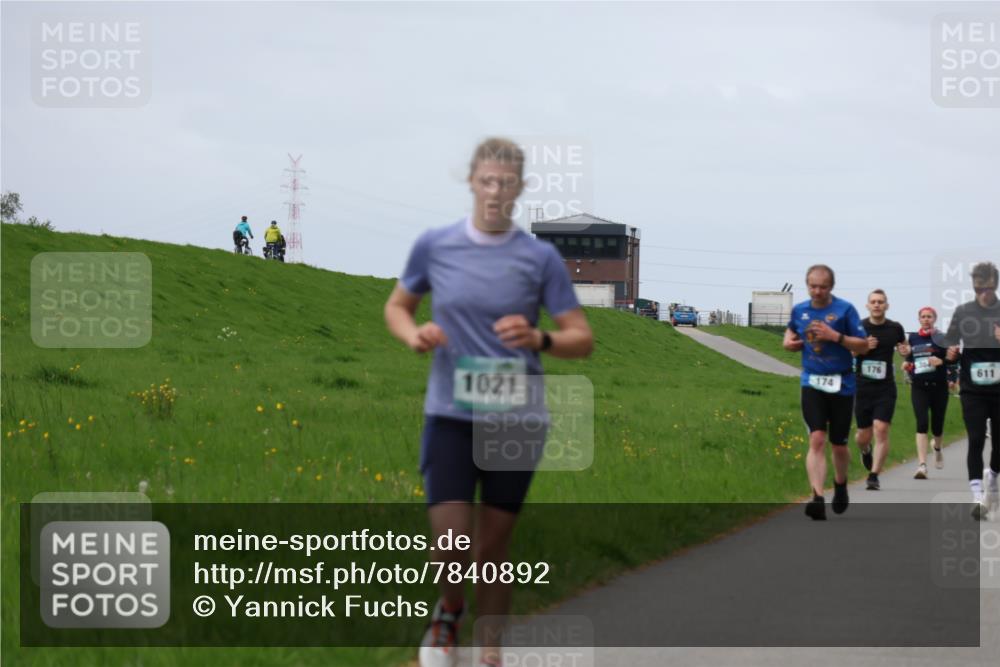 04.05.2025 - 8. Wedeler Halbmarathon Yannick Fuchs http://msf.ph/oto/7840892 04.05.2025 11:48:30 Laufen 176, 611, 174, 1021 meine-sportfotos.de