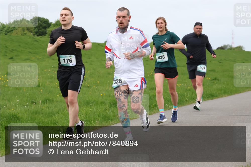 04.05.2025 - 8. Wedeler Halbmarathon Lena Gebhardt http://msf.ph/oto/7840894 04.05.2025 11:51:13 Laufen 176, 7, 326, 1312, 428, 997 meine-sportfotos.de