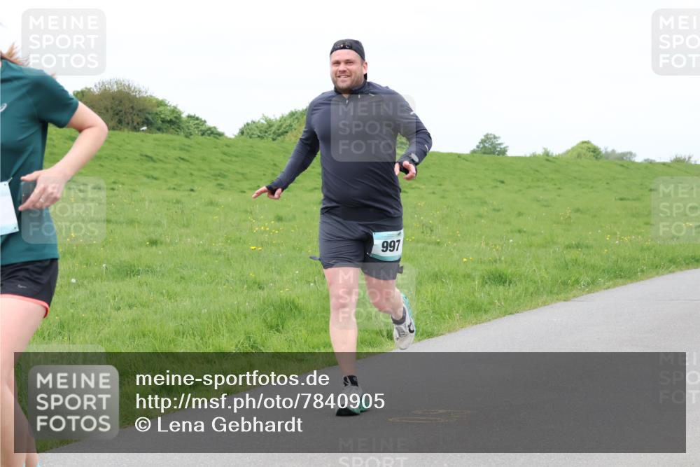 04.05.2025 - 8. Wedeler Halbmarathon Lena Gebhardt http://msf.ph/oto/7840905 04.05.2025 11:51:16 Laufen 997 meine-sportfotos.de