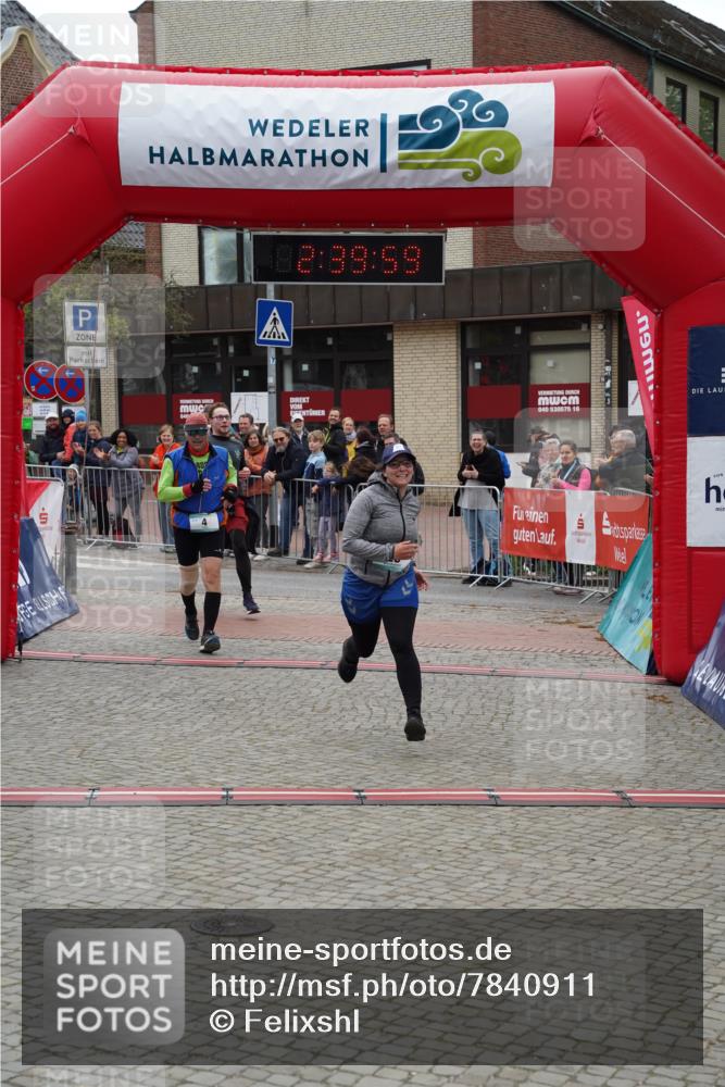 04.05.2025 - 8. Wedeler Halbmarathon Felixshl http://msf.ph/oto/7840911 04.05.2025 12:39:57 Ziel 4, 26, 29 meine-sportfotos.de