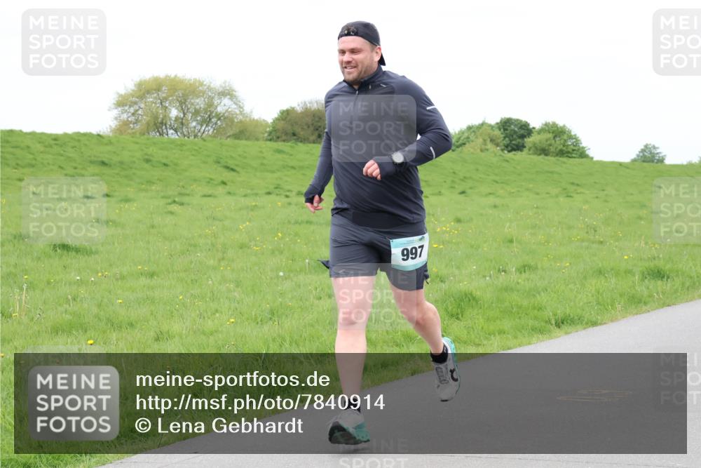 04.05.2025 - 8. Wedeler Halbmarathon Lena Gebhardt http://msf.ph/oto/7840914 04.05.2025 11:51:17 Laufen 997 meine-sportfotos.de