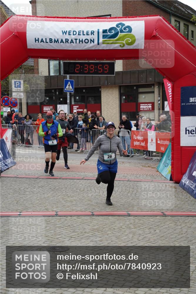04.05.2025 - 8. Wedeler Halbmarathon Felixshl http://msf.ph/oto/7840923 04.05.2025 12:39:57 Ziel 4, 26, 29 meine-sportfotos.de