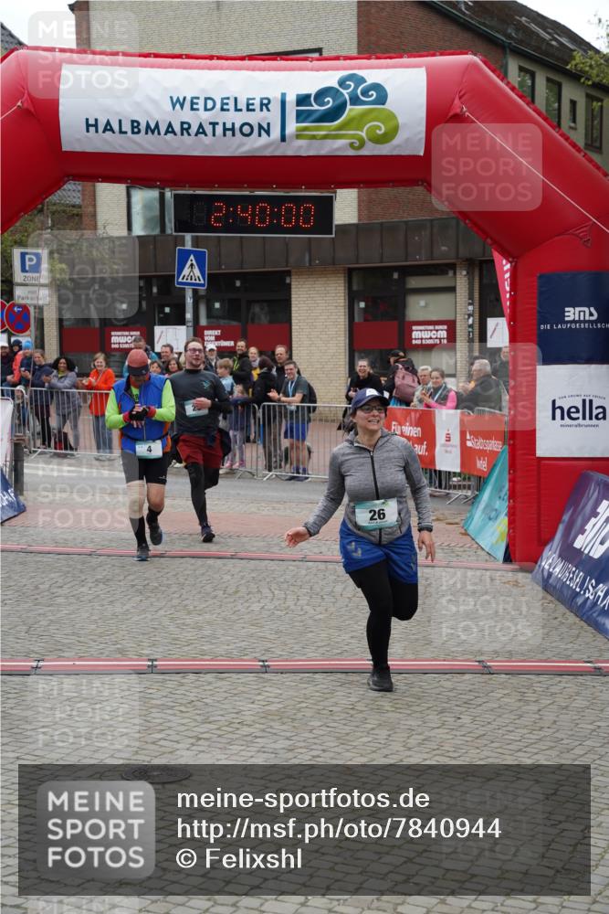 04.05.2025 - 8. Wedeler Halbmarathon Felixshl http://msf.ph/oto/7840944 04.05.2025 12:39:57 Ziel 4, 26, 29 meine-sportfotos.de