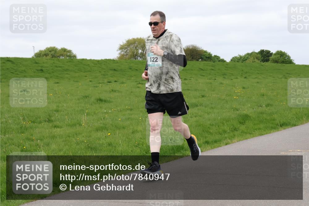 04.05.2025 - 8. Wedeler Halbmarathon Lena Gebhardt http://msf.ph/oto/7840947 04.05.2025 11:51:44 Laufen 22, 122 meine-sportfotos.de
