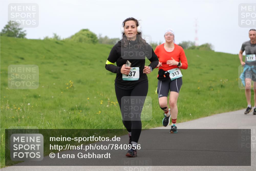 04.05.2025 - 8. Wedeler Halbmarathon Lena Gebhardt http://msf.ph/oto/7840956 04.05.2025 11:51:58 Laufen 37, 313, 172 meine-sportfotos.de