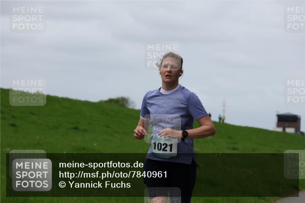 04.05.2025 - 8. Wedeler Halbmarathon Yannick Fuchs http://msf.ph/oto/7840961 04.05.2025 11:48:33 Laufen 1021 meine-sportfotos.de