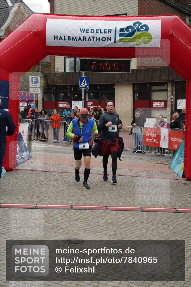 04.05.2025 - 8. Wedeler Halbmarathon Felixshl http://msf.ph/oto/7840965 04.05.2025 12:39:58 Ziel 4, 26, 29 meine-sportfotos.de