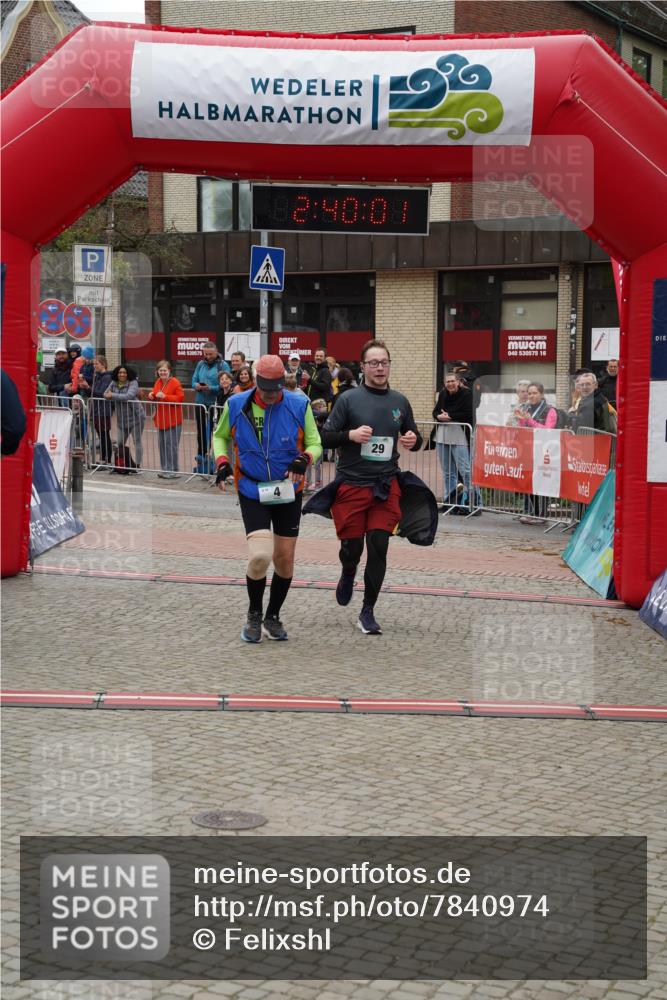 04.05.2025 - 8. Wedeler Halbmarathon Felixshl http://msf.ph/oto/7840974 04.05.2025 12:39:59 Ziel 4, 26, 29 meine-sportfotos.de