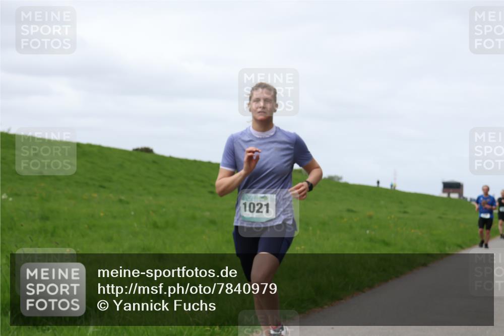 04.05.2025 - 8. Wedeler Halbmarathon Yannick Fuchs http://msf.ph/oto/7840979 04.05.2025 11:48:34 Laufen 1021 meine-sportfotos.de