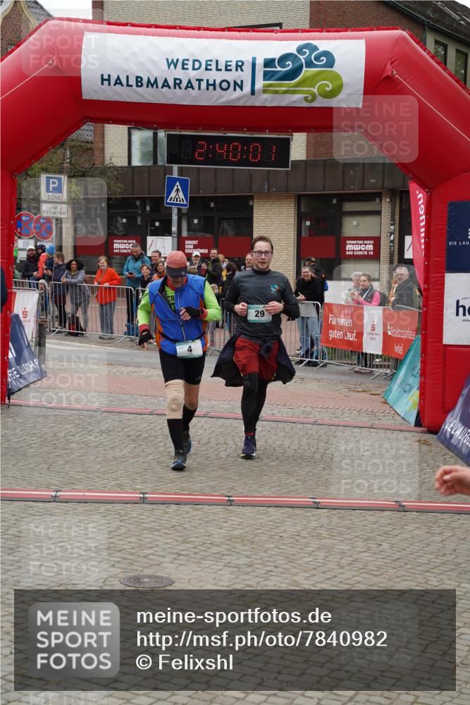04.05.2025 - 8. Wedeler Halbmarathon Felixshl http://msf.ph/oto/7840982 04.05.2025 12:39:59 Ziel 4, 26, 29 meine-sportfotos.de