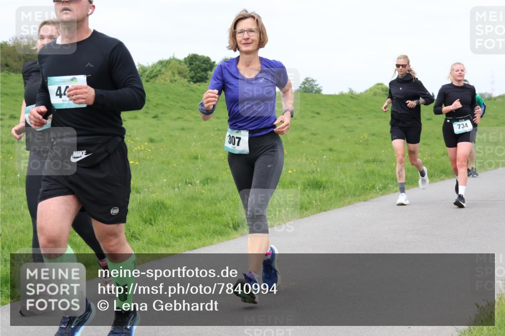 04.05.2025 - 8. Wedeler Halbmarathon Lena Gebhardt http://msf.ph/oto/7840994 04.05.2025 11:52:13 Laufen 44, 307, 734 meine-sportfotos.de