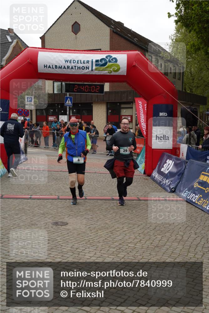04.05.2025 - 8. Wedeler Halbmarathon Felixshl http://msf.ph/oto/7840999 04.05.2025 12:40:00 Ziel 4, 26, 29 meine-sportfotos.de