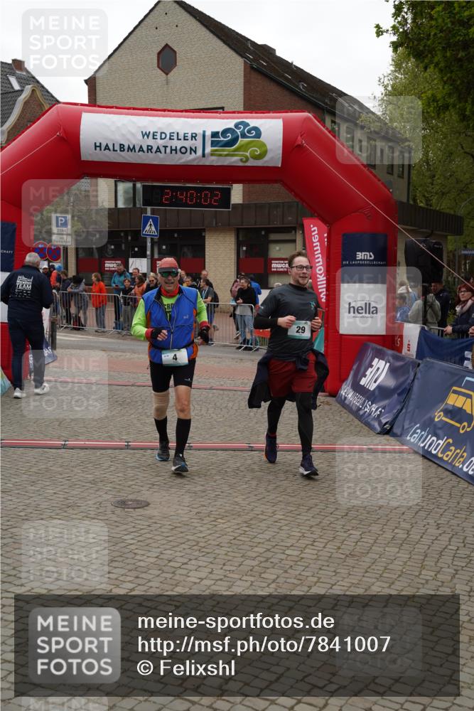 04.05.2025 - 8. Wedeler Halbmarathon Felixshl http://msf.ph/oto/7841007 04.05.2025 12:40:00 Ziel 4, 26, 29 meine-sportfotos.de