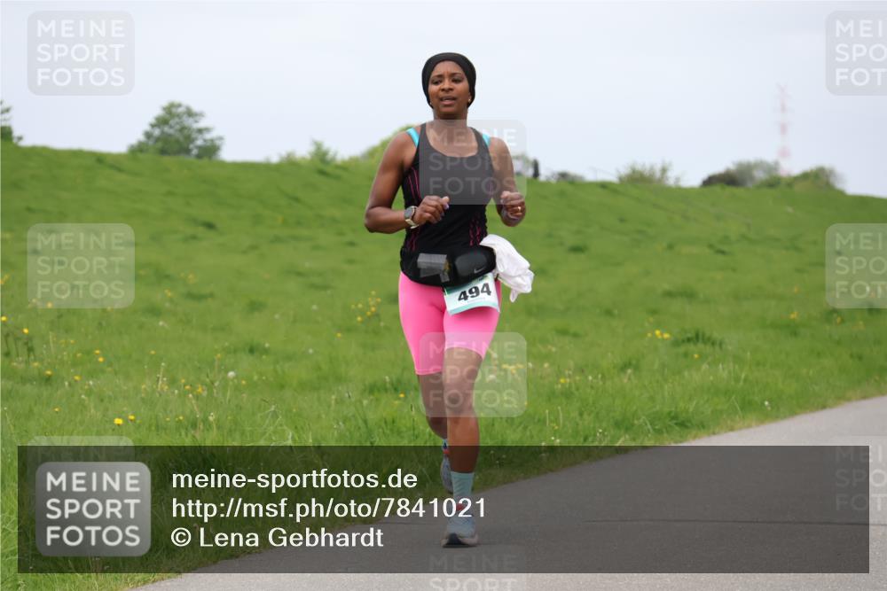 04.05.2025 - 8. Wedeler Halbmarathon Lena Gebhardt http://msf.ph/oto/7841021 04.05.2025 11:52:23 Laufen 494 meine-sportfotos.de
