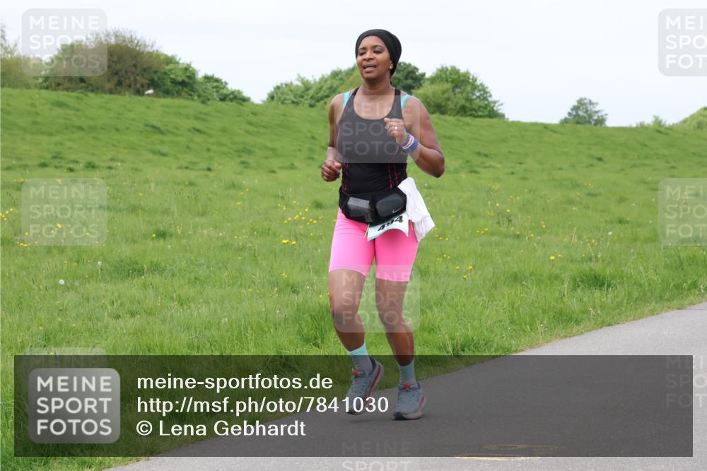 04.05.2025 - 8. Wedeler Halbmarathon Lena Gebhardt http://msf.ph/oto/7841030 04.05.2025 11:52:26 Laufen  meine-sportfotos.de