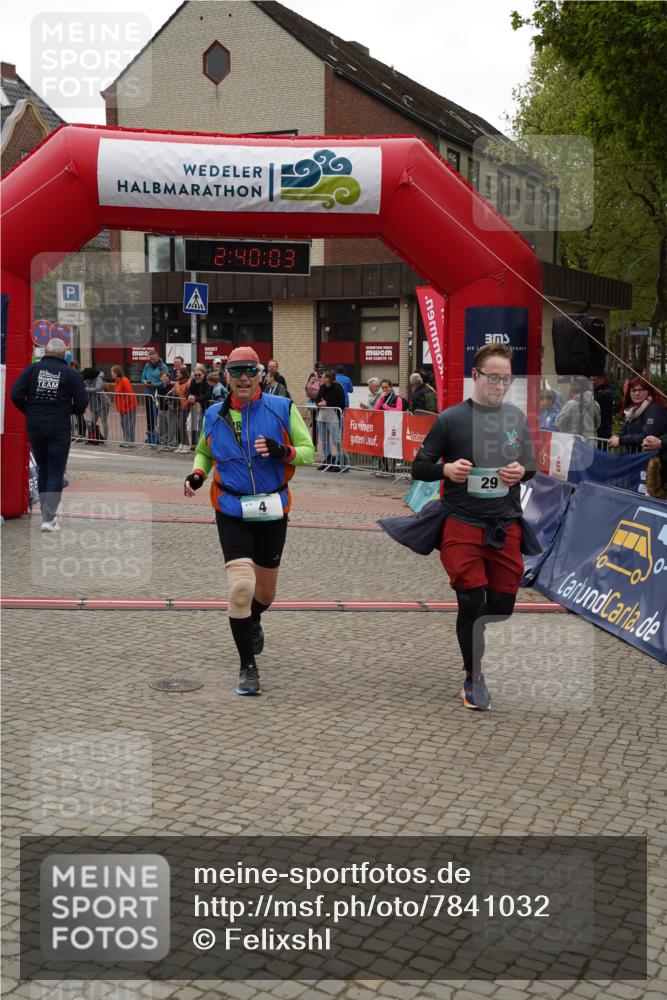 04.05.2025 - 8. Wedeler Halbmarathon Felixshl http://msf.ph/oto/7841032 04.05.2025 12:40:00 Ziel 4, 26, 29 meine-sportfotos.de