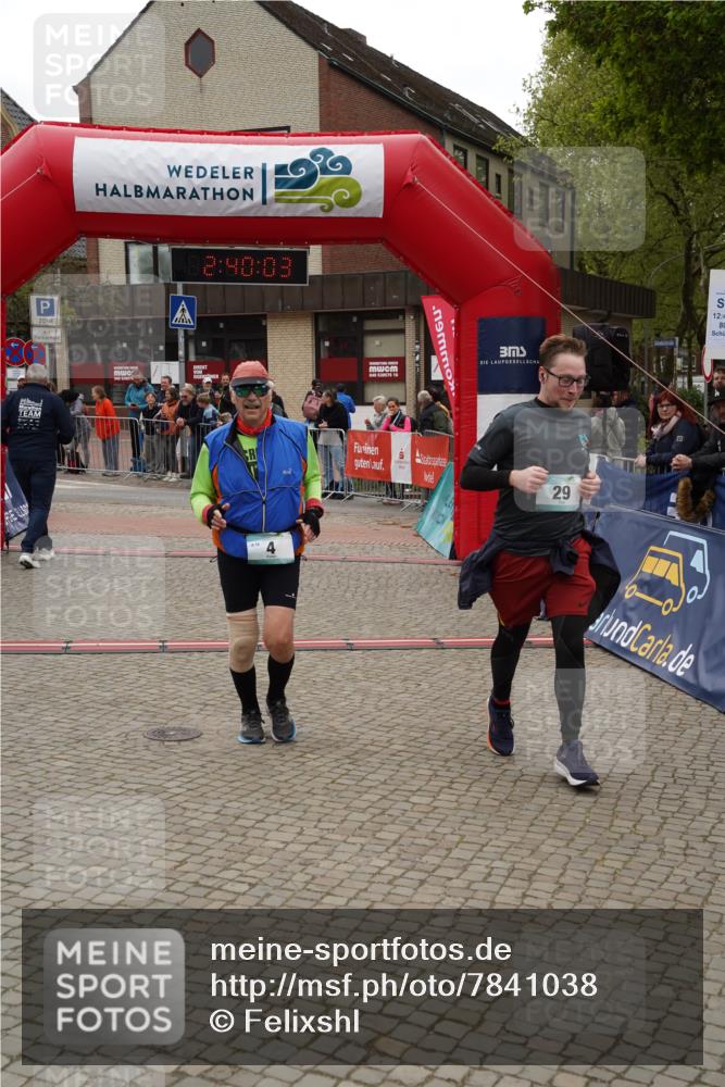 04.05.2025 - 8. Wedeler Halbmarathon Felixshl http://msf.ph/oto/7841038 04.05.2025 12:40:01 Ziel 4, 26, 29 meine-sportfotos.de