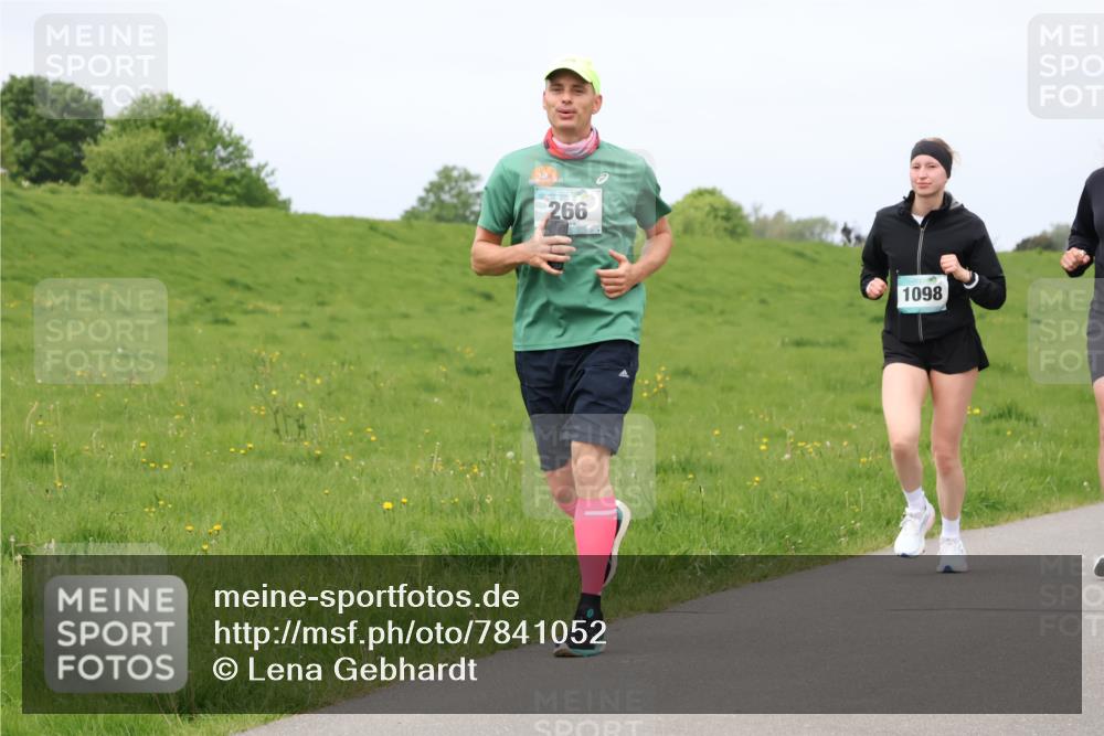 04.05.2025 - 8. Wedeler Halbmarathon Lena Gebhardt http://msf.ph/oto/7841052 04.05.2025 11:53:10 Laufen 266, 1098 meine-sportfotos.de