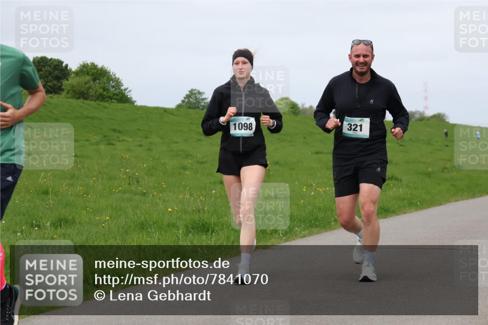 04.05.2025 - 8. Wedeler Halbmarathon Lena Gebhardt http://msf.ph/oto/7841070 04.05.2025 11:53:12 Laufen 1098, 321 meine-sportfotos.de