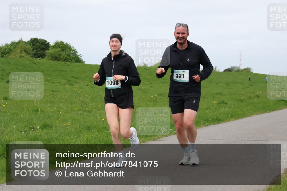 04.05.2025 - 8. Wedeler Halbmarathon Lena Gebhardt http://msf.ph/oto/7841075 04.05.2025 11:53:13 Laufen 1098, 321 meine-sportfotos.de