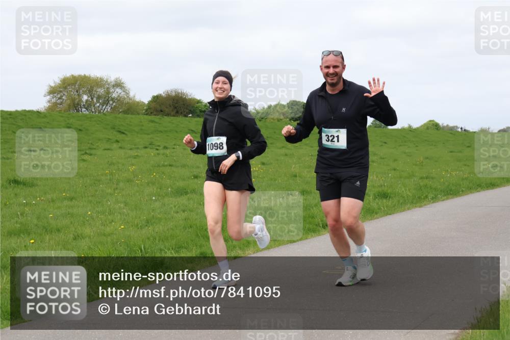 04.05.2025 - 8. Wedeler Halbmarathon Lena Gebhardt http://msf.ph/oto/7841095 04.05.2025 11:53:14 Laufen 1098, 321 meine-sportfotos.de